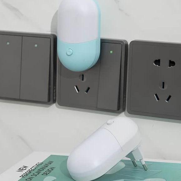 Tvåfärgad LED nattlampa för vägguttag