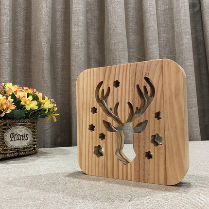 LED lampa i trä med hjortmotiv