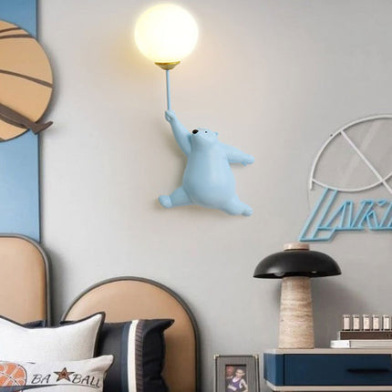 Vägglampa för barnrum med nalle ballong