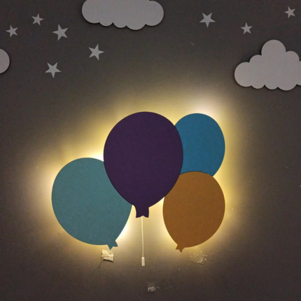 Vägglampa i trä elefant ballonger