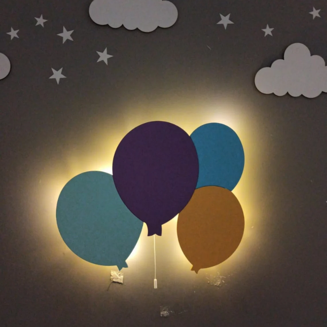 Vägglampa i trä elefant ballonger
