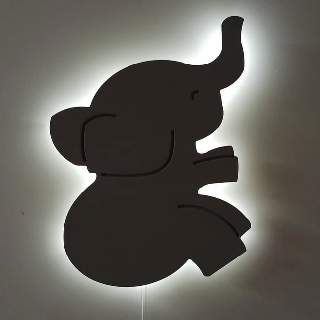 Vägglampa i trä elefant ballonger