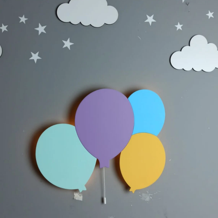 Vägglampa i trä elefant ballonger