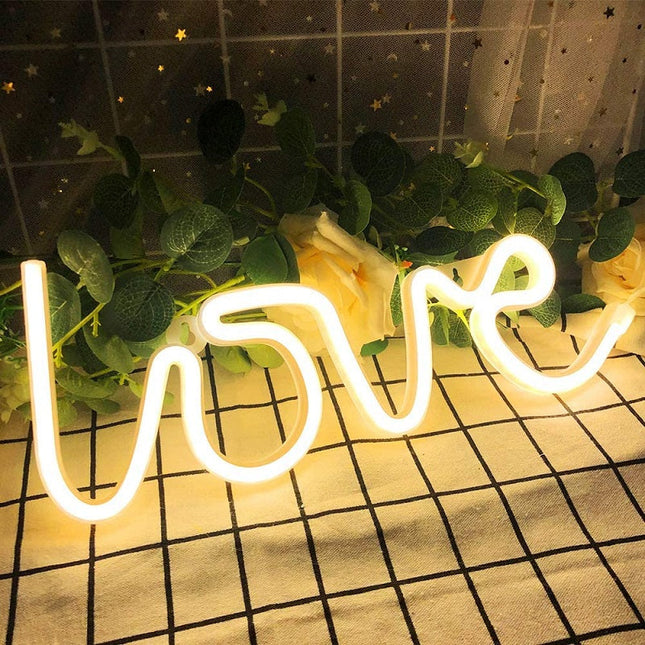 Neonlampa med texten 'Love' för vägg