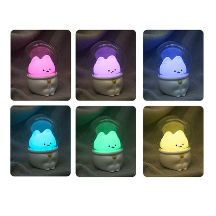 Liten nattlampa astronaut kanin i rymdkupol