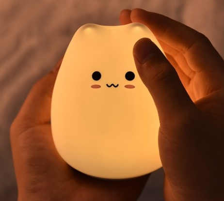 Söt nattlampa kattunge i mjuk silikon