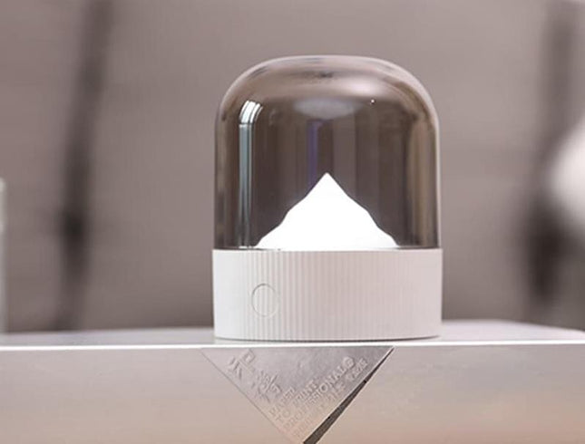 Sänglampa med upplyst berg under kupol