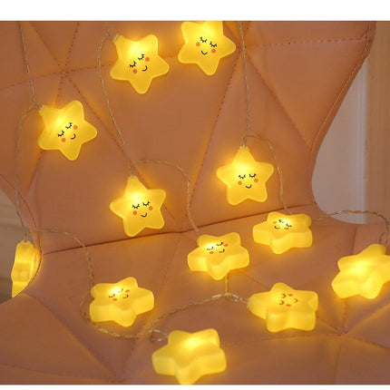 Gul ljusslinga med lysande stjärnor